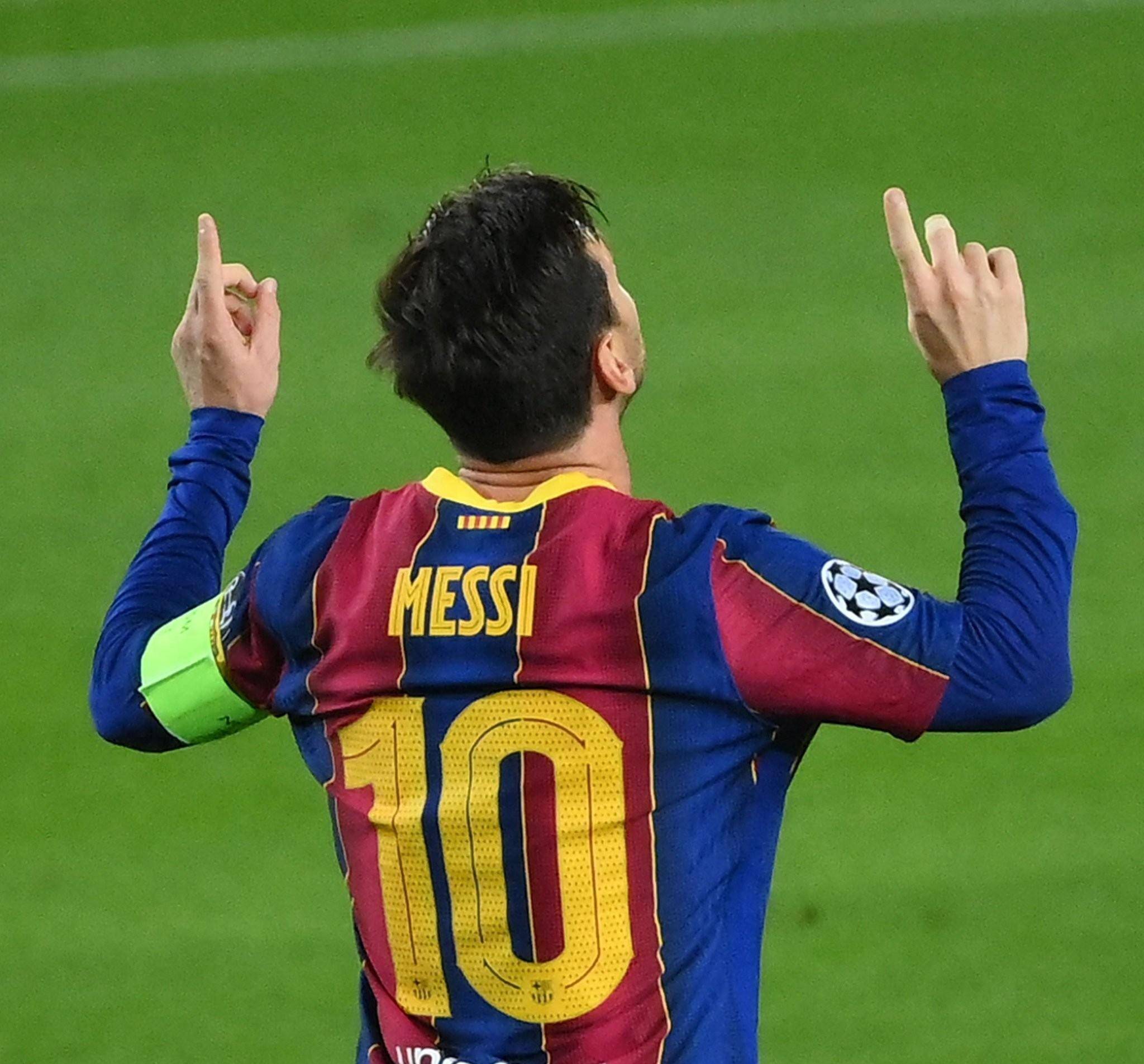 足坛狂欢一夜！巴萨3-2皇马夺冠，拜仁8-1大胜